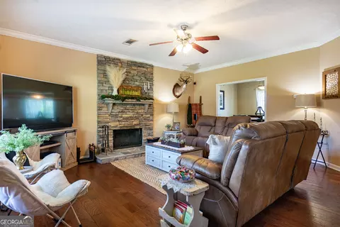 110 Hamilton Lake Dr, Lagrange, GA 30241 photo 2