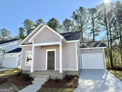 208 Lenox Cir, Lagrange, GA 30241