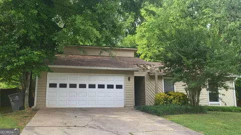 10000 Lake Forest Way, Roswell, GA 30076