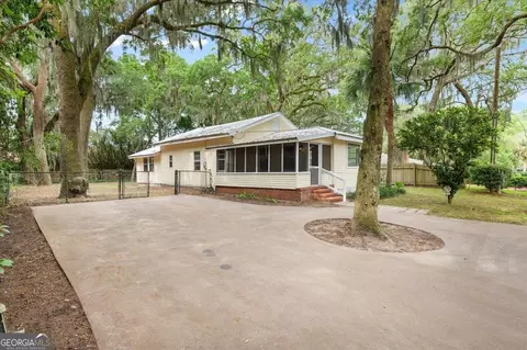 315 Pine St, St. Simons, GA 31522