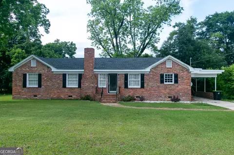 112 Walnut St, Montezuma, GA 31063