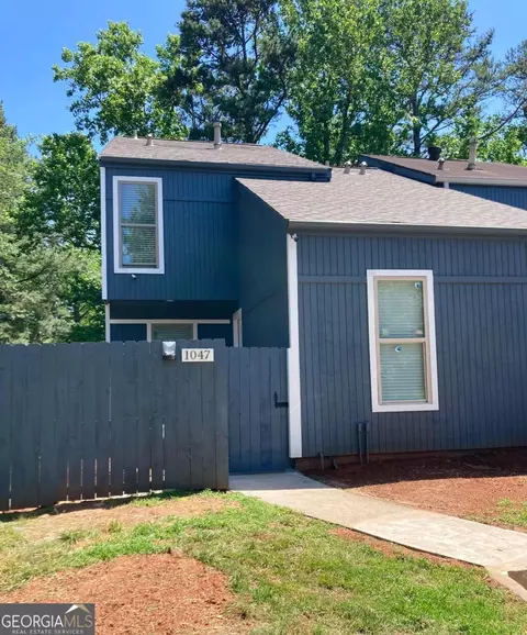 1047 Mariners Ct, Stone Mountain, GA 30083