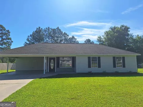 111 Colonial Dr, Baxley, GA 31513