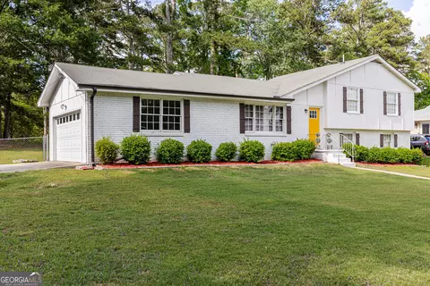3895 Benchmark Dr, College Park, GA 30349