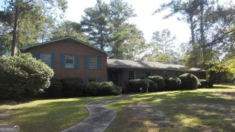 1107 Victoria Dr, Dublin, GA 31021