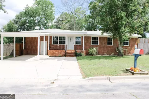 705 Goodge St, Claxton, GA 30417
