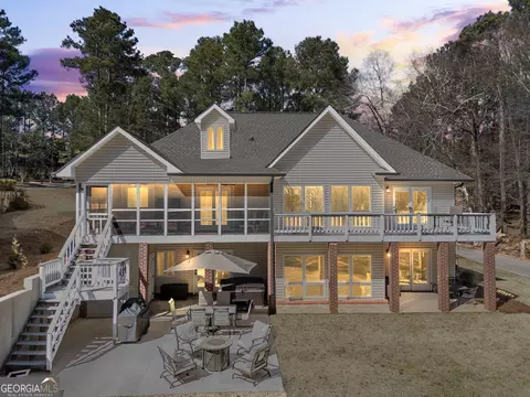 992 Melody Ln, Hartwell, GA 30643