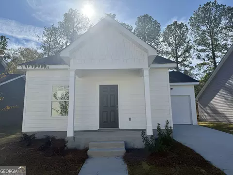 210 Lenox Cir, Lagrange, GA 30241