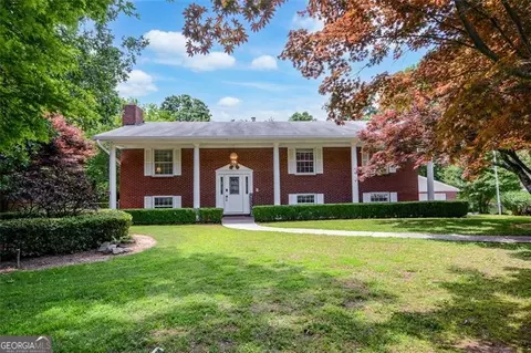 2657 Fontainebleau Dr, Dunwoody, GA 30360