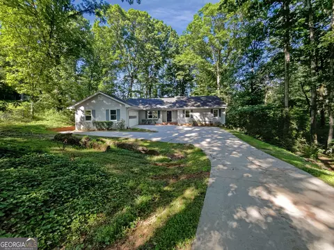 4488 Hidden Oaks Dr, Flowery Branch, GA 30542