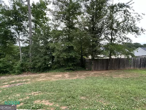 Exterior - 376 Embassy Dr, Winder, GA 30680 photo 9 of 13