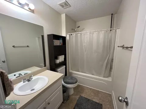 Bath - 376 Embassy Dr, Winder, GA 30680 photo 8 of 8