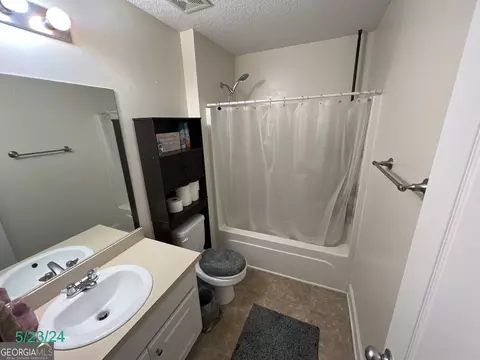 Bath - 376 Embassy Dr, Winder, GA 30680 photo 7 of 8