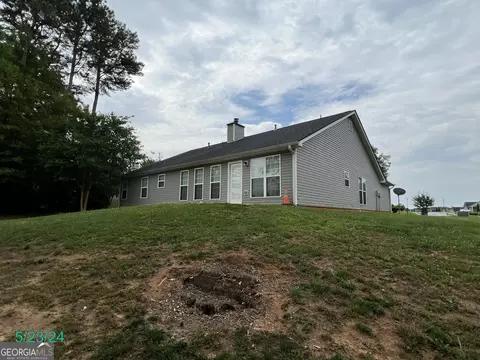 Exterior - 376 Embassy Dr, Winder, GA 30680 photo 5 of 13