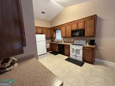 Kitchen - 376 Embassy Dr, Winder, GA 30680 photo 2 of 6