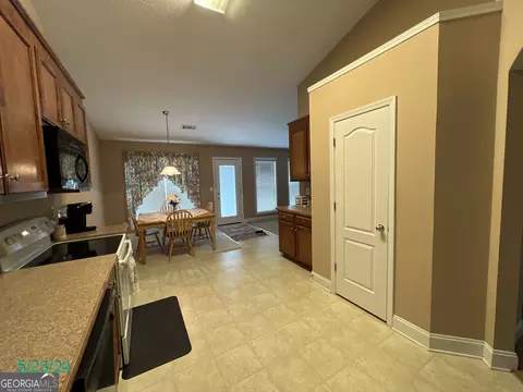 Kitchen - 376 Embassy Dr, Winder, GA 30680 photo 3 of 6