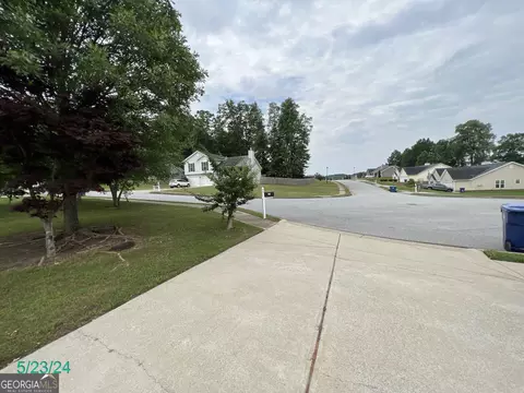Exterior - 376 Embassy Dr, Winder, GA 30680 photo 13 of 13