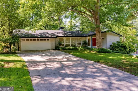 6091 Meadowbrook Dr, Norcross, GA 30093