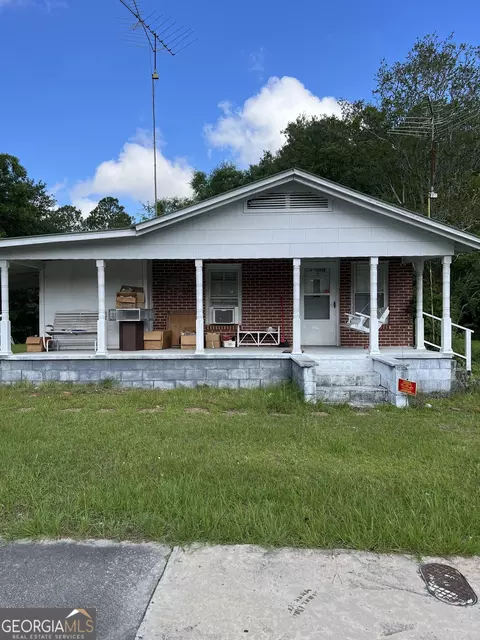 208 N River St, Claxton, GA 30417