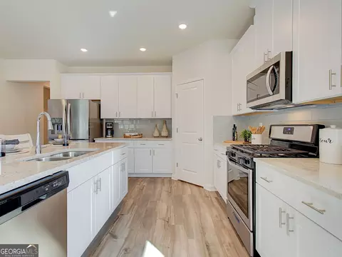 3569 Commodore Ct S, Buford, GA 30519 photo 5