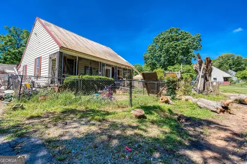 27 E Kimble St, Newnan, GA 30263