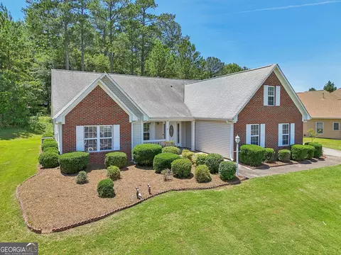 2034 Village Centre Dr, Loganville, GA 30052