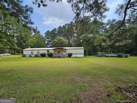 881 Twin Forks Rd, Pembroke, GA 31321