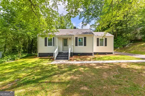 10 Meridian Dr, Newnan, GA 30263