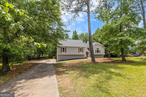 605 Woodall Dr, Woodstock, GA 30188