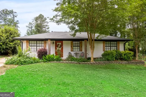 2 Brookfield Dr, Newnan, GA 30265