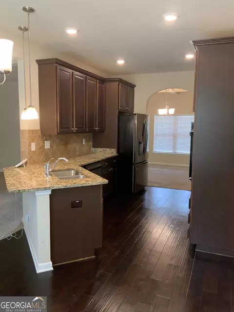 586 Toronto Cir, Hampton, GA 30228 photo 7