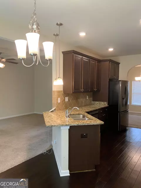 586 Toronto Cir, Hampton, GA 30228 photo 9