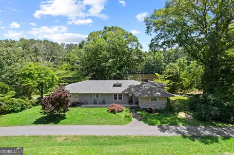 17 E Lake Dr, Newnan, GA 30265