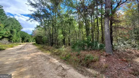 591 Victory Cir, Lyons, GA 30436 photo 6
