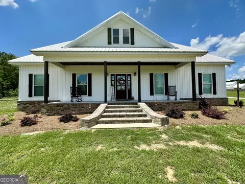 1064 Paris Ave, Swainsboro, GA 30401