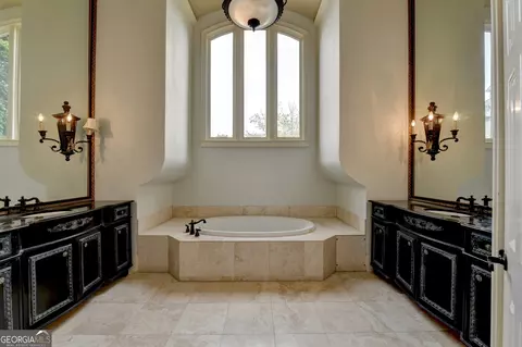 Bath - 8385 Royal Melbourne Way, Duluth, GA 30097 photo 5 of 7