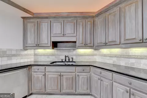 Kitchen - 8385 Royal Melbourne Way, Duluth, GA 30097 photo 4 of 10