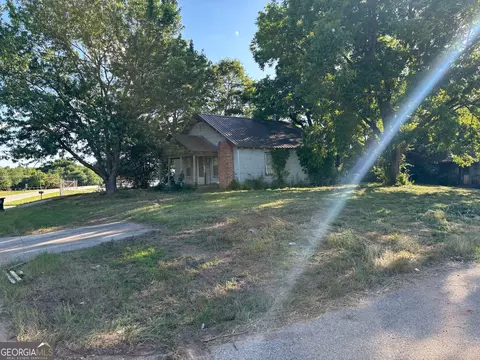 489 S Broad St, Bowman, GA 30624 photo 3