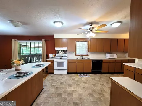 408 Hedlund Dr, Warner Robins, GA 31088 photo 9