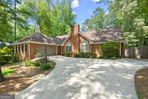 223 Hidden Ct, Winder, GA 30680