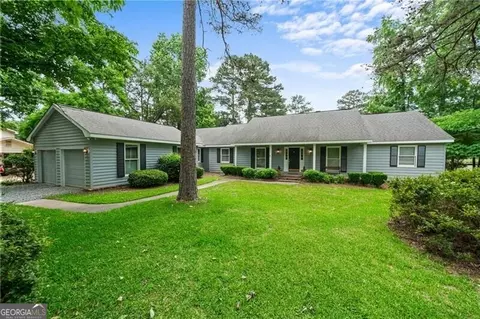 123 Lakecrest Dr NE, Milledgeville, GA 31061