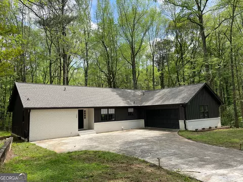 150 Little Creek Dr, Fayetteville, GA 30214