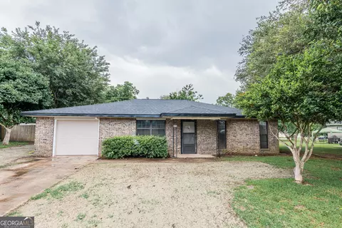 121 Barnesdale Dr, Warner Robins, GA 31093