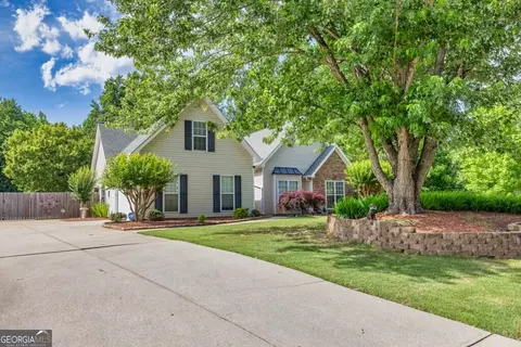 6122 Devonshire Dr, Flowery Branch, GA 30542