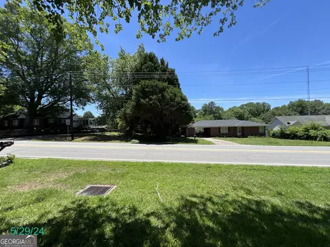 264 E Broad St, Winder, GA 30680 photo 4