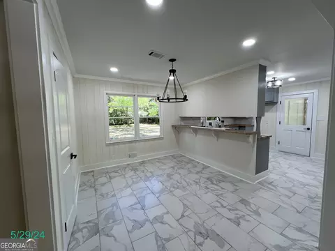 264 E Broad St, Winder, GA 30680 photo 8