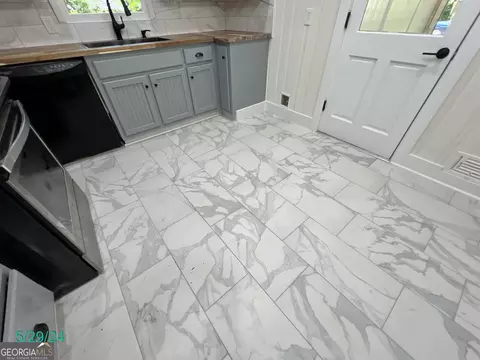 264 E Broad St, Winder, GA 30680 photo 7