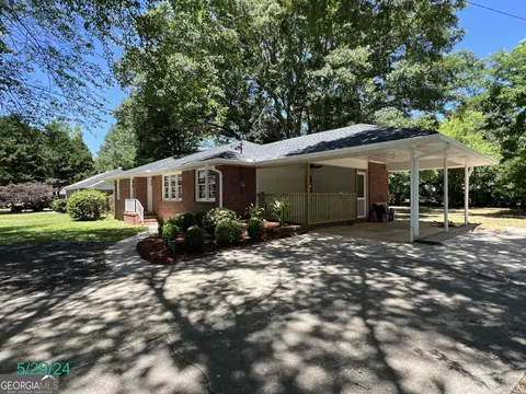 264 E Broad St, Winder, GA 30680 photo 2
