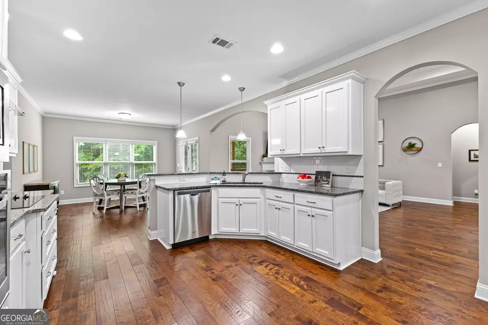 Kitchen - 140 Woolsey Park Dr, Fayetteville, GA 30215 photo 4 of 8