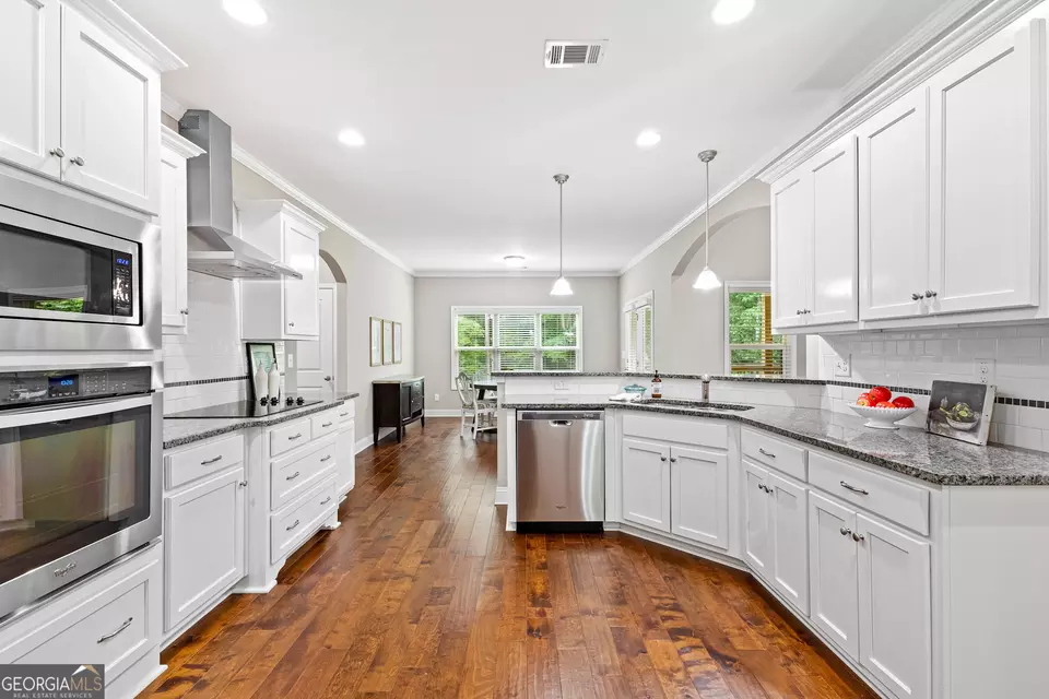 Kitchen - 140 Woolsey Park Dr, Fayetteville, GA 30215 photo 5 of 8
